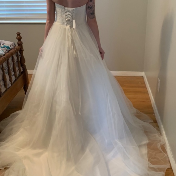 David’s Bridal wedding dress - Picture 2 of 7